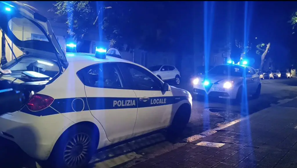  ‣ adn24 reggio calabria | polizia locale: giro di vite sul commercio abusivo e sull’occupazione abusiva di suolo pubblico. oltre 40.000 euro di sanzioni.