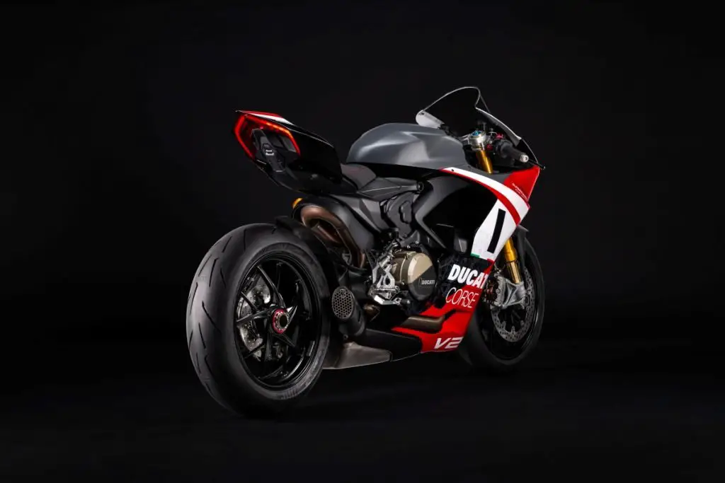  panigale v2 superquadro final edition ‣ adn24 ducati panigale v2 superquadro final edition: esclusivo inno al v-twin