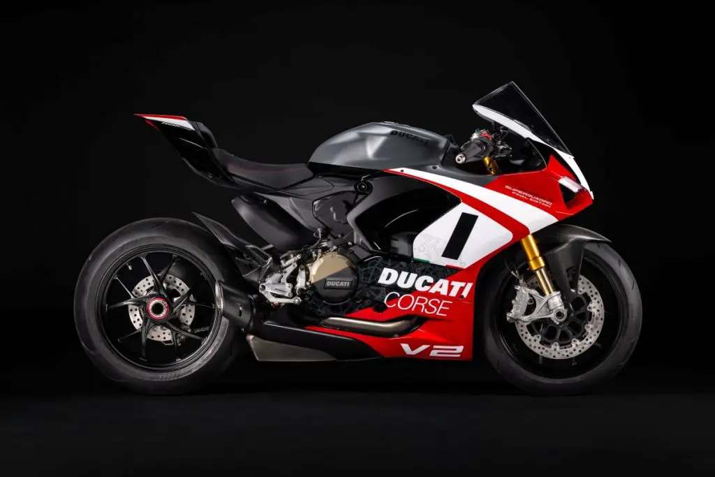  panigale v2 superquadro final edition ‣ adn24 ducati panigale v2 superquadro final edition: esclusivo inno al v-twin