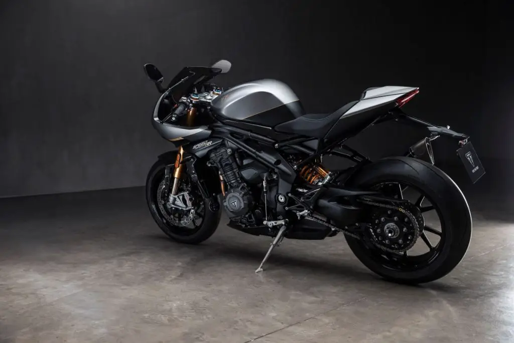  speed triple 1200 rr breitling  ‣ adn24 speed triple 1200 rr breitling: la piÙ special di tutte