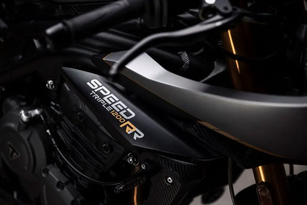  speed triple 1200 rr breitling  ‣ adn24 speed triple 1200 rr breitling: la piÙ special di tutte