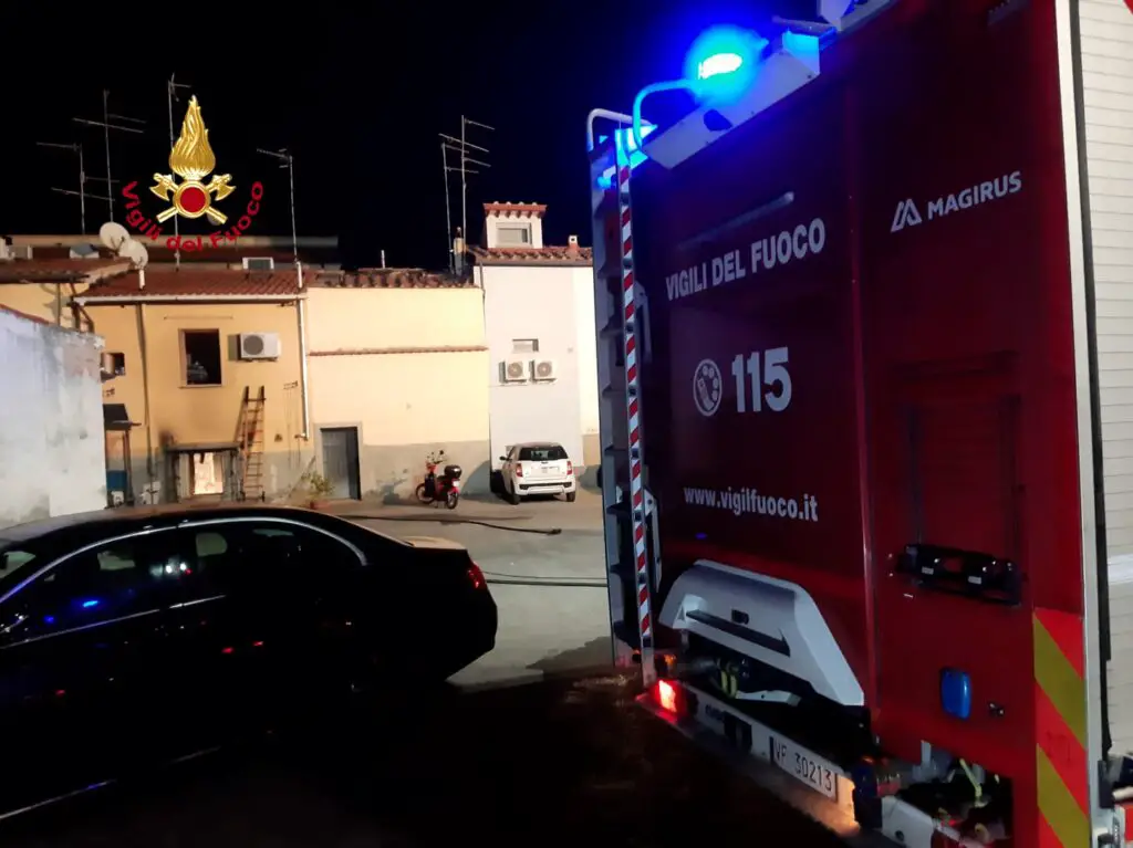  ‣ adn24 firenze | incendio in appartamento a campi bisenzio: tre persone tratte salvo